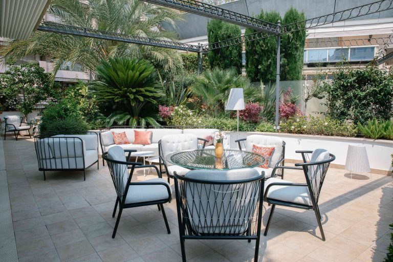 FOR SALE – LUXURIOUS 5-ROOM APARTMENT WITH LARGE T..