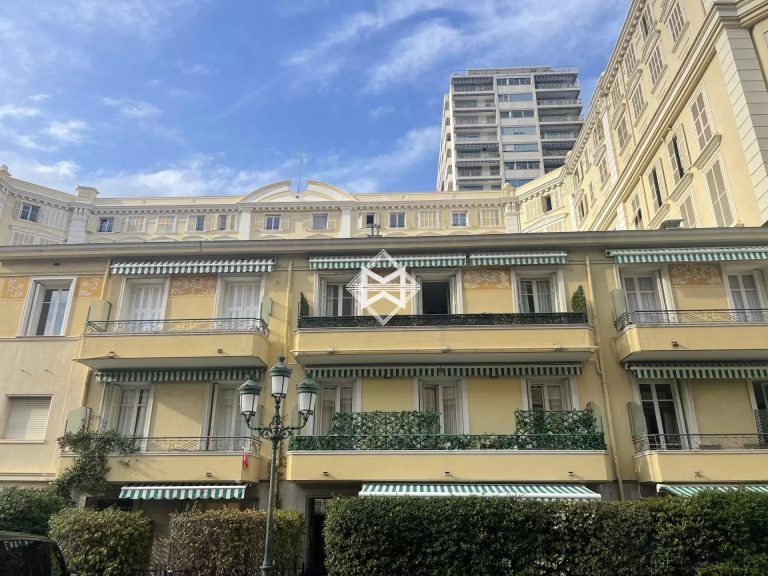 FOR SALE – TOP FLOOR BOURGEOIS APARTMENT IN MONTE-..
