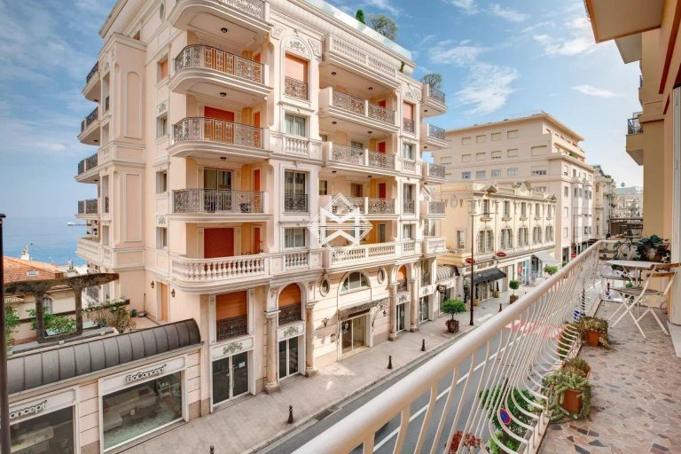 FOR SALE – RARE DUPLEX IN MONTE-CARLO

Location: C..