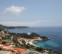 Superb apartment, high floor, panoramic view. Completely renovated.
