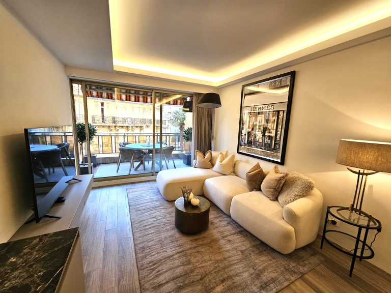FOR SALE – FULLY RENOVATED 4-ROOM APARTMENT NEAR C..
