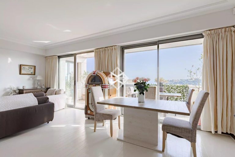 FOR SALE – CONDAMINE – SEA & PALACE VIEW APARTMENT..