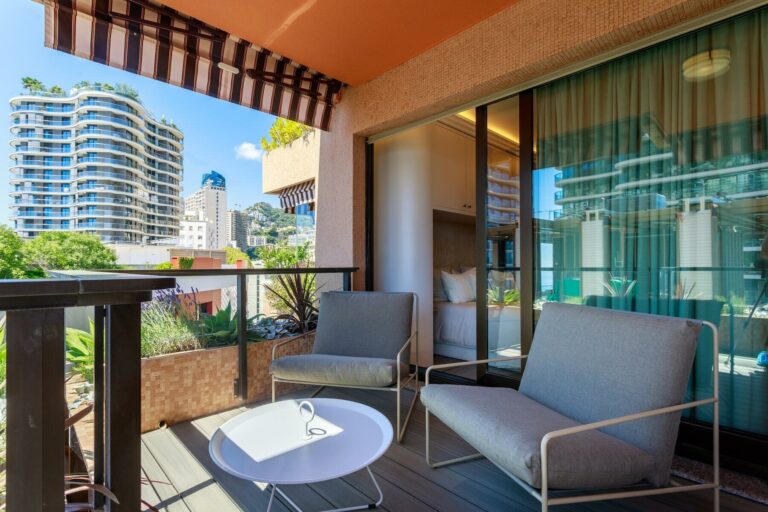 FOR SALE – RENOVATED STUDIO WITH SEA VIEW | PARC S..