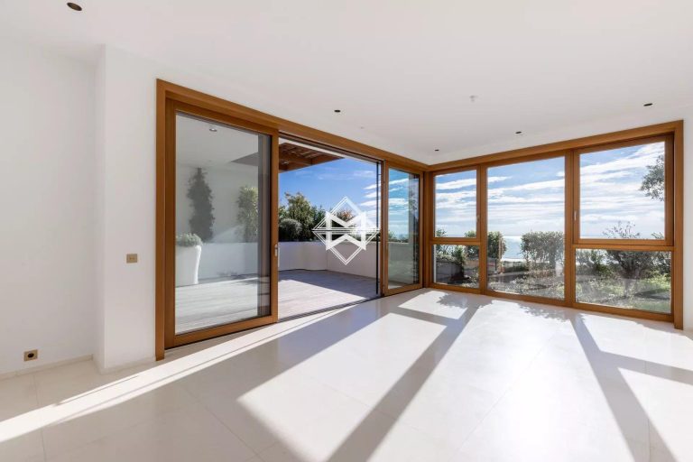 FOR SALE – LUXURY APARTMENT WITH SEA VIEW – L’EXOT..