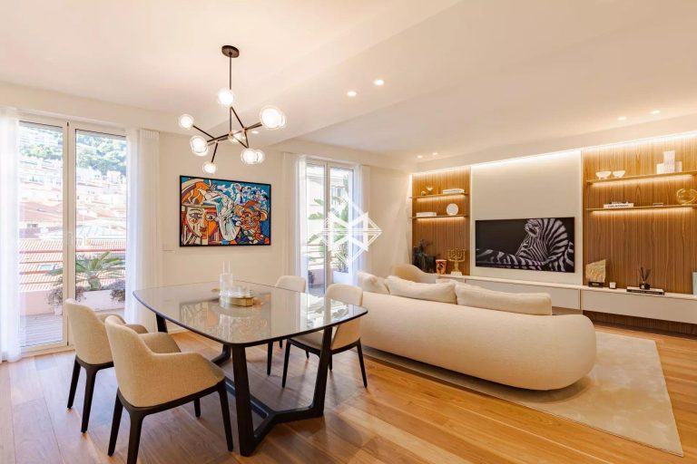 FOR SALE – CORNER APARTMENT IN VILLA RICHMOND

Loc..