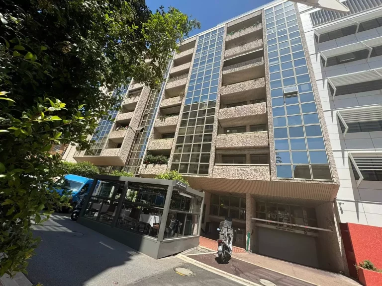 FOR SALE – 5-ROOM APARTMENT – MONACO PORT
Price: O..