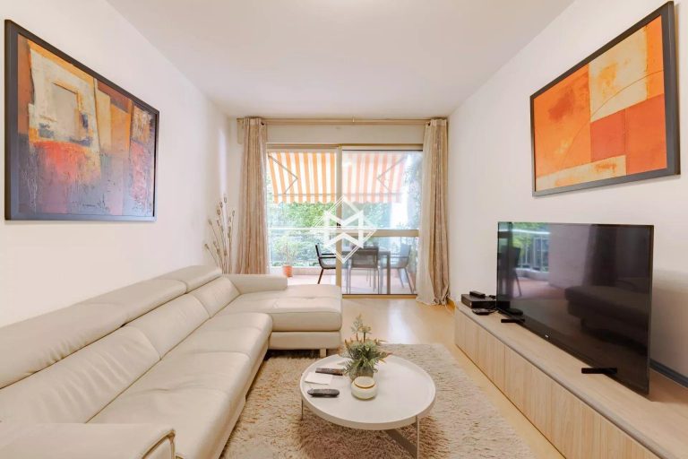 FOR SALE – ELEGANT APARTMENT WITH SEA VIEW IN LARV..