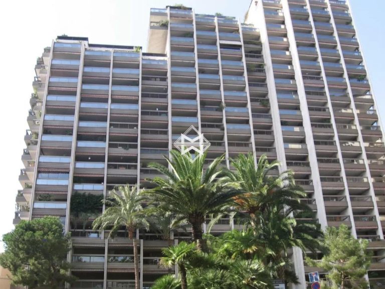 FOR SALE – LUXURY 2-BEDROOM APARTMENT IN MONTE-CAR..