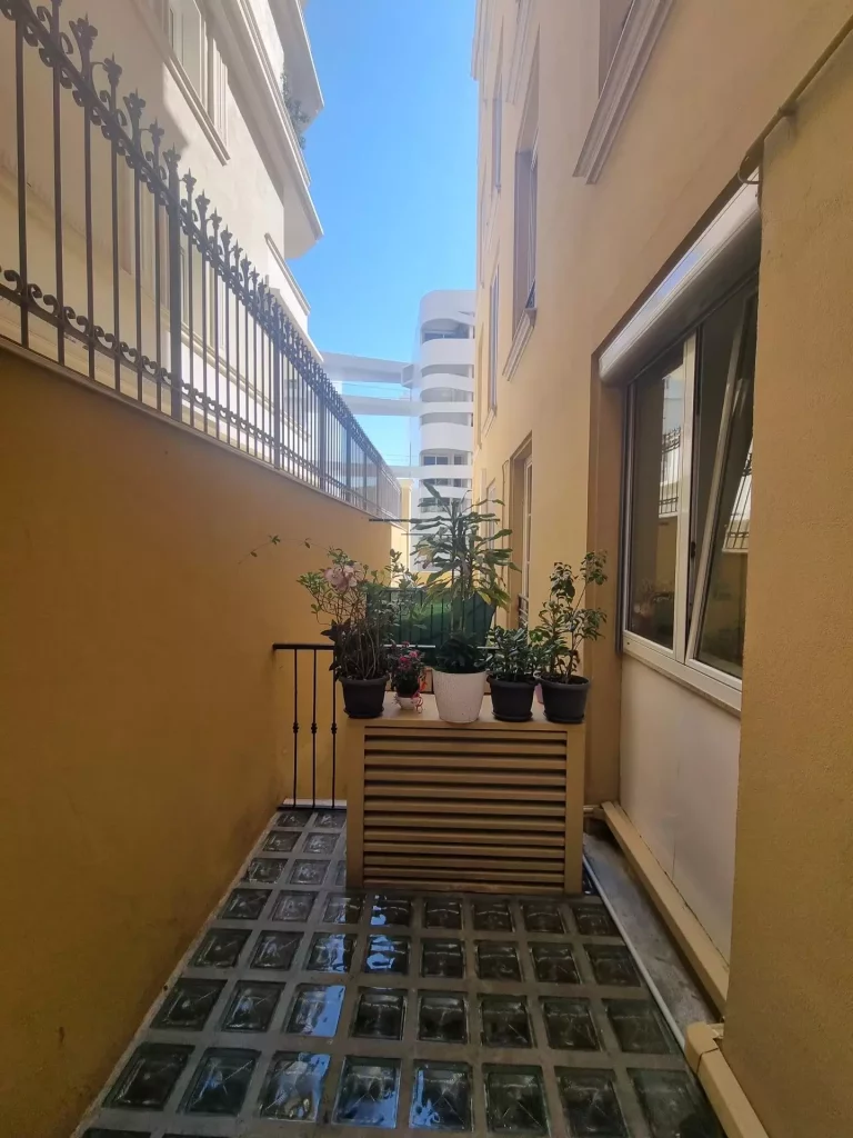 FOR SALE – LA CONDAMINE – 2-ROOM DUPLEX IN CENTRAL..