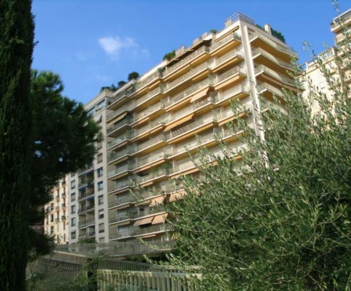 RENOVATED 3-ROOM APARTMENT WITH TERRACE – HERSILIA..