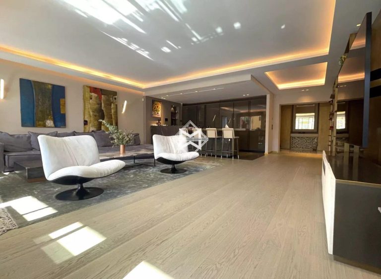 FOR SALE – SEA-FACING FAMILY APARTMENT IN FONTVIEI..