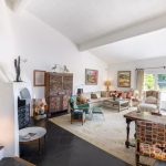 Elegant villa in a sought-after private estate – Gallery 3