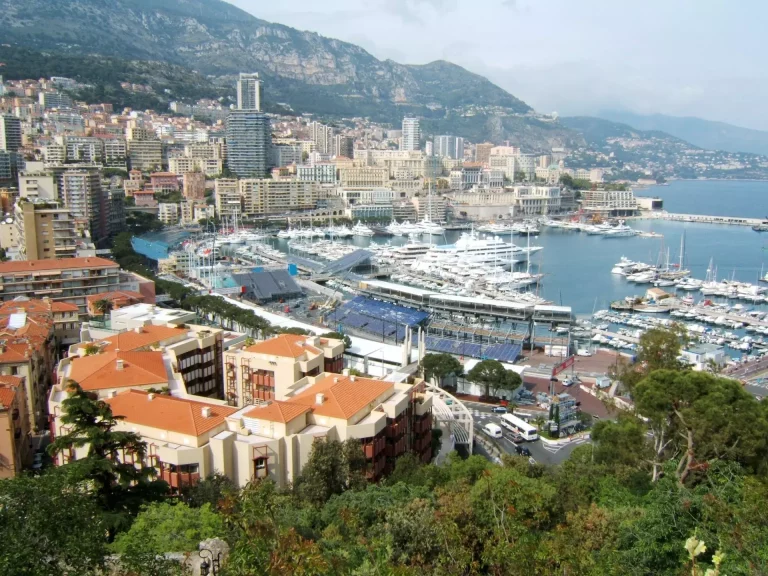 FOR SALE – MONEGHETTI – OFFICE SPACE IN GOOD CONDI..