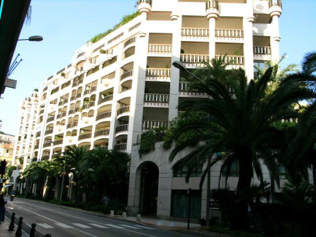 TWO PARKING SPACES FOR SALE – MONTE CARLO PALACE
L..