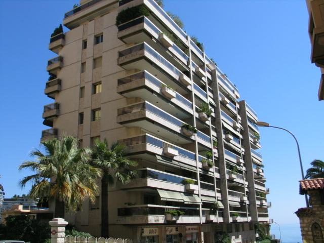 FOR SALE – FULLY RENOVATED 1-BEDROOM APARTMENT WIT..