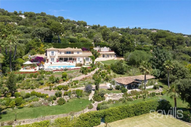 Luxury property with sea view.