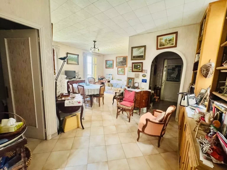 FOR SALE – 2-ROOM APARTMENT – LA CONDAMINE
Price: ..
