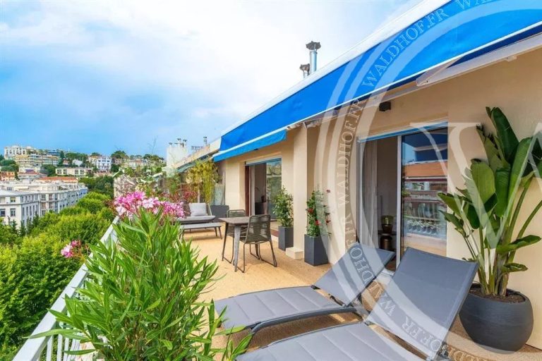 Top Floor Apartment with Panoramic Terrace – Nice Centre, Boulevard Dubouchage