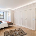 Chambre 2 – Vue chambre et couloir