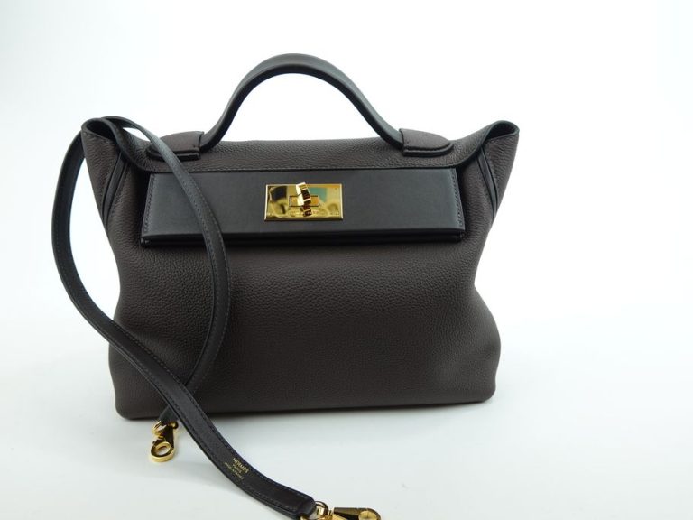 HERMÈS 24/24 BROWN LEATHER HANDBAG

€8,900
Dimensi..
