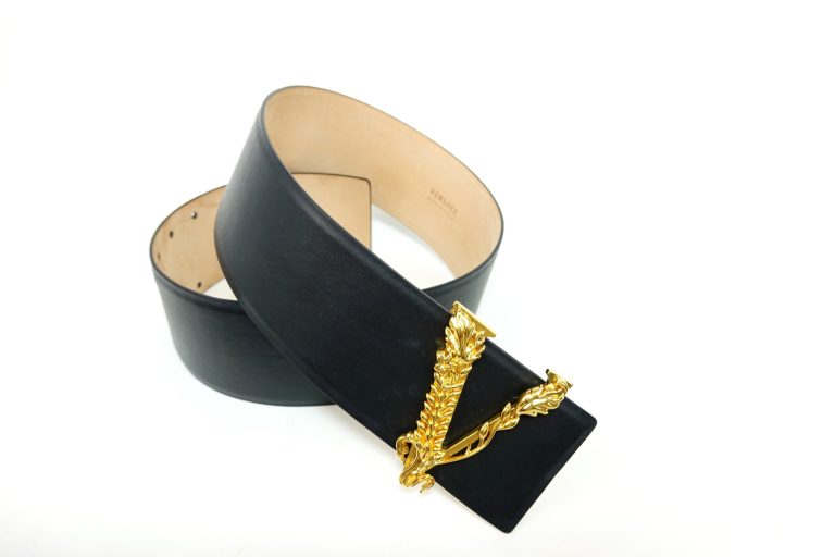 VERSACE VIRTUS LEATHER BELT – BLACK WITH GOLD ICON..