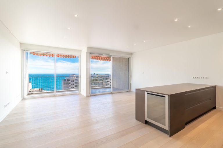 SEA VIEW 3-ROOM APARTMENT – FULLY RENOVATED
Price:..