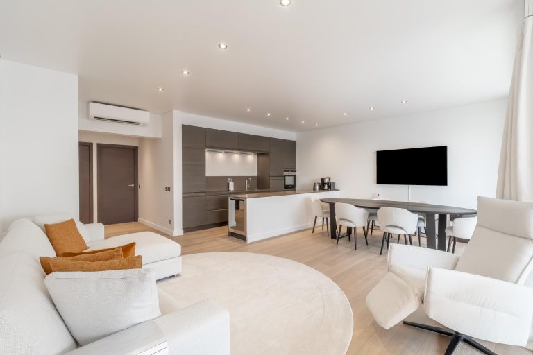 FOR SALE – FULLY RENOVATED 3-BEDROOM APARTMENT | S..