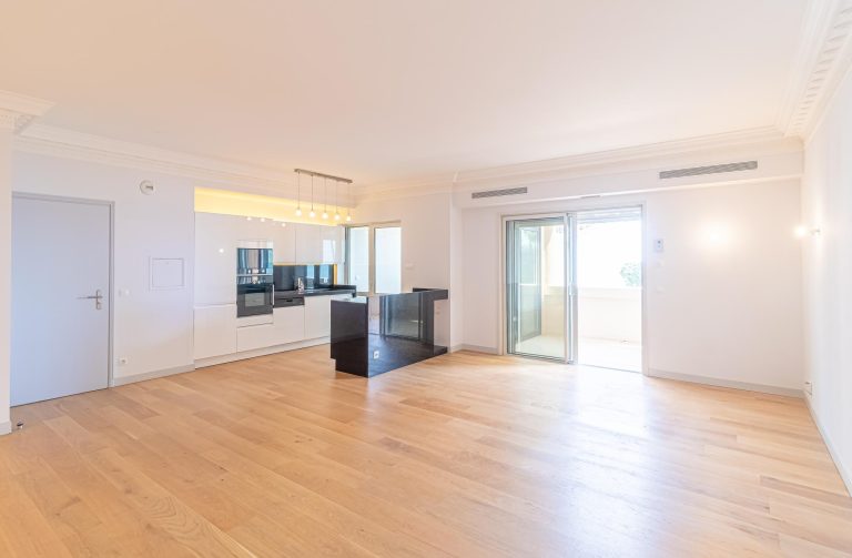 ELEGANT 3-ROOM APARTMENT WITH SEA VIEW – SEASIDE P..