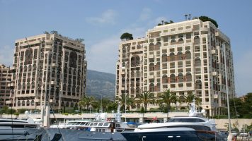 FOR SALE – PRESTIGIOUS SEAFRONT APARTMENT IN SEASI..
