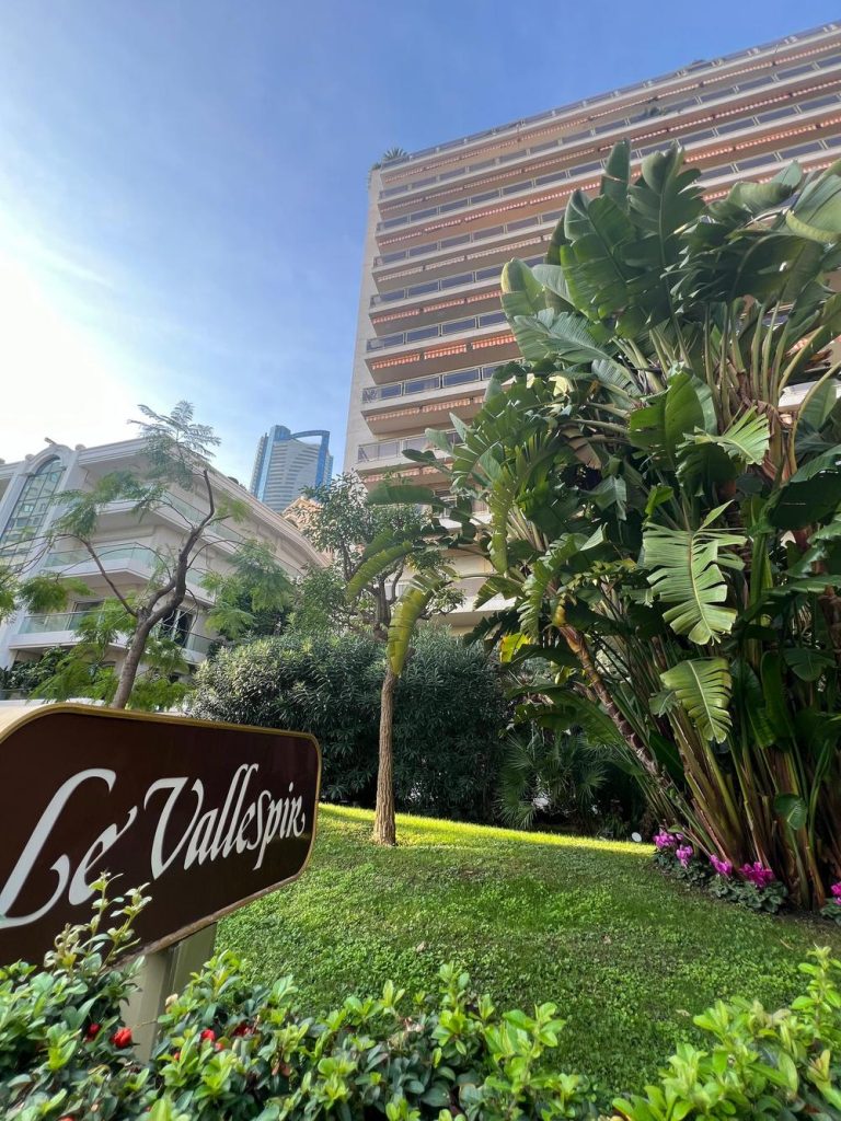 SPACIOUS 3/4-ROOM APARTMENT TO RENOVATE – LARVOTTO..