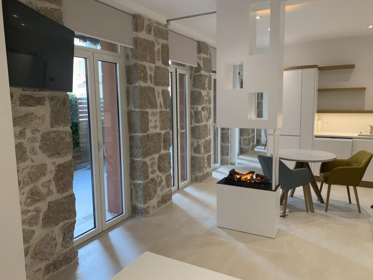 EXCLUSIVE FULLY RENOVATED APARTMENT WITH LARGE TER..