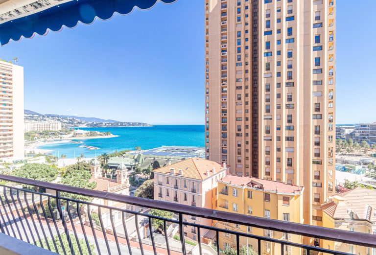 FOR SALE – RENOVATED 4-ROOM APARTMENT WITH SEA VIE..