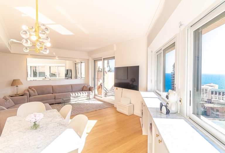 FOR SALE – RENOVATED 2-ROOM APARTMENT WITH SEA VIE..