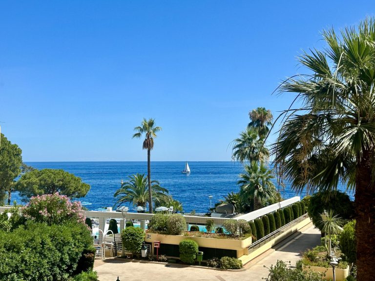 FOR SALE – SUMPTUOUS FAMILY APARTMENT WITH SEA & G..