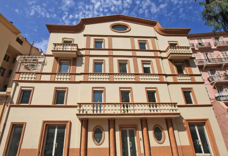 FOR SALE – SPLENDID PRIVATE MANSION NEAR CASINO AN..