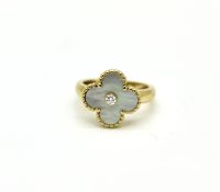 Van Cleef & Arpels Ring – Vintage Alhambra

Refere..