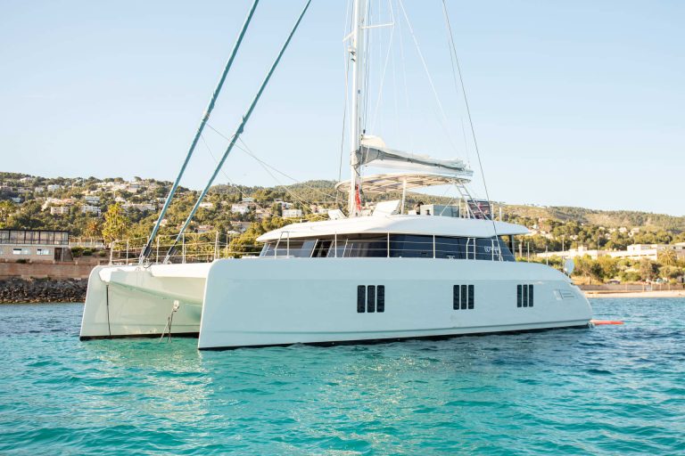 Yacht Charter – M/Y SUNBREEZE
Elegant and refined,..