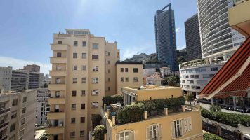 FOR SALE – STUDIO WITH PARKING IN CHÂTEAU AMIRAL
L..