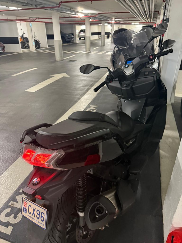 1500 km – excellent condition. Monaco parking.
