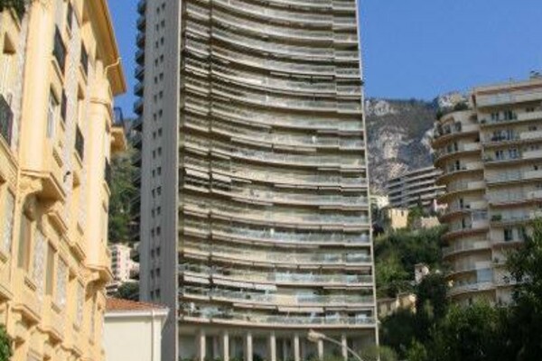 FOR RENT – CELLAR – LA ROUSSE / SAINT ROMAN
Locati..