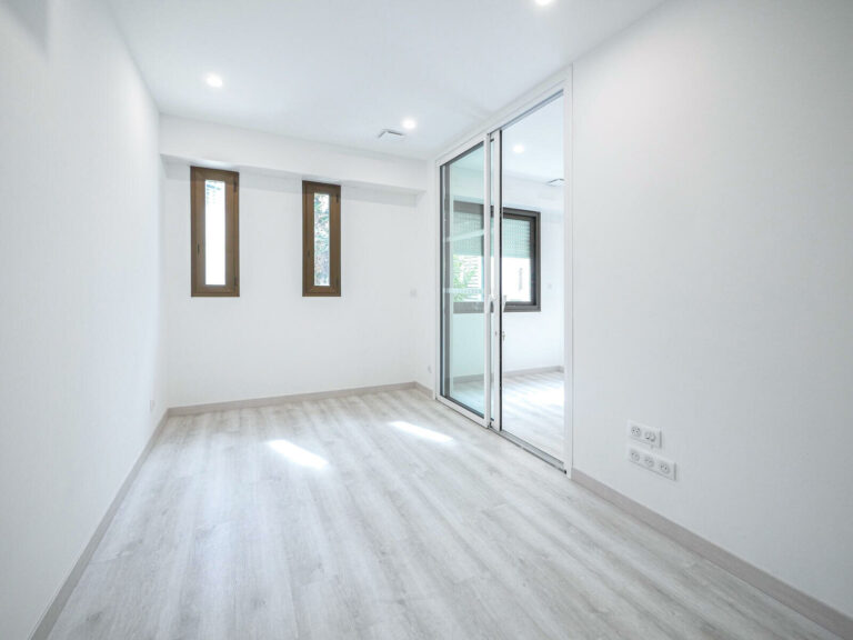 FOR SALE – RENOVATED SPACIOUS OFFICES IN JARDIN EX..