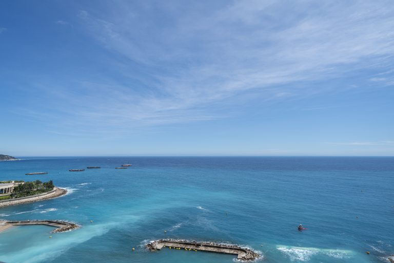 FOR RENT – ESTORIL – 4-BEDROOM APARTMENT WITH PANO..