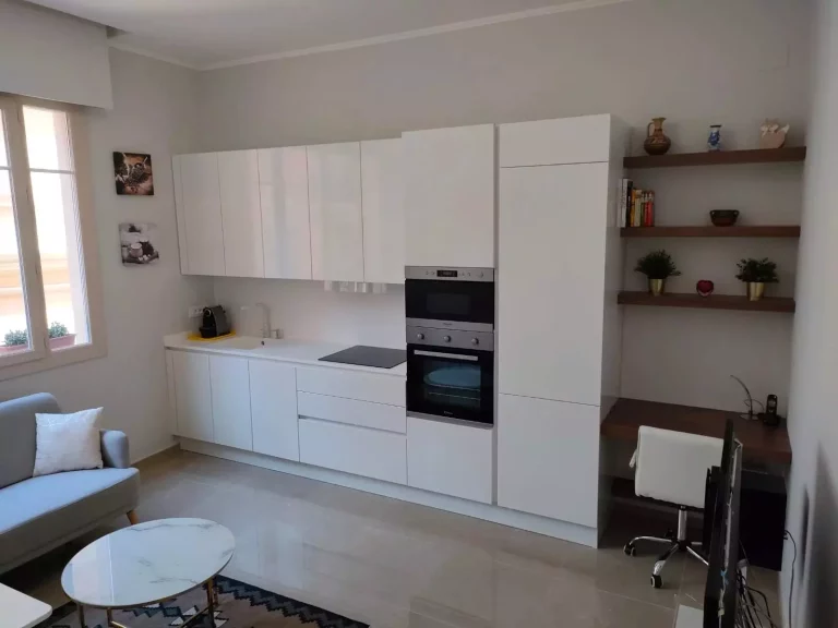 FOR SALE – LA ROUSSE – 2-ROOM APARTMENT IN EXCELLE..