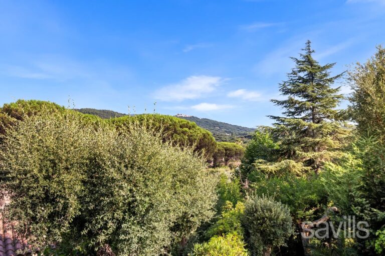 Renovated farmhouse with 74 m² garden 10 minutes from the beach