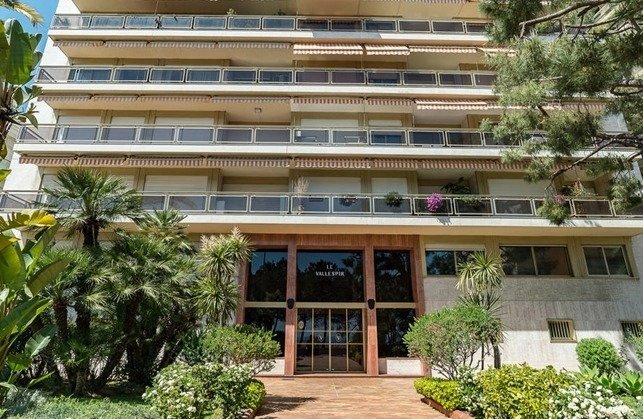 FOR SALE – LARVOTTO APARTMENT – 3 ROOMS WITH PARKI..