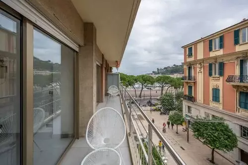 Condamine – Renovated 3-Room Apartment with Terrac..