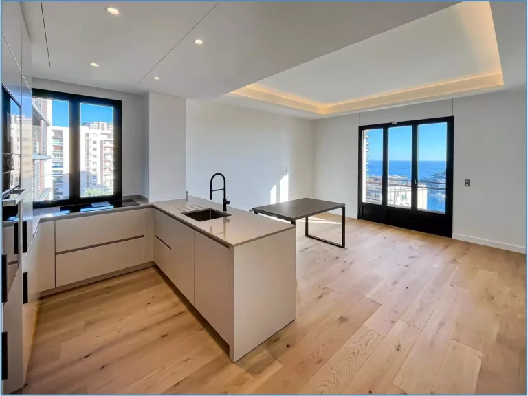 Monte-Carlo – Renovated 3-Room Apartment with Port..