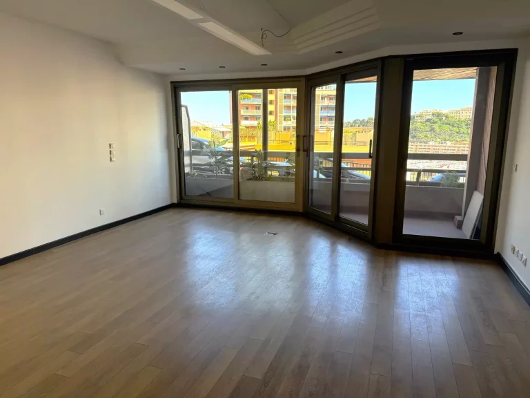 FOR SALE – SPACIOUS 5-ROOM APARTMENT – LA CONDAMIN..