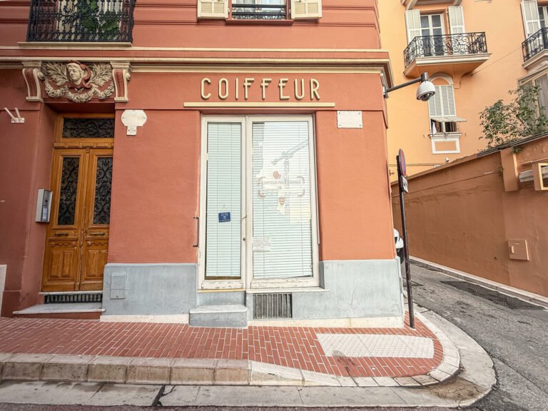 FOR SALE – RIGHT TO LEASE – HAIRDRESSER SPACE | LE..