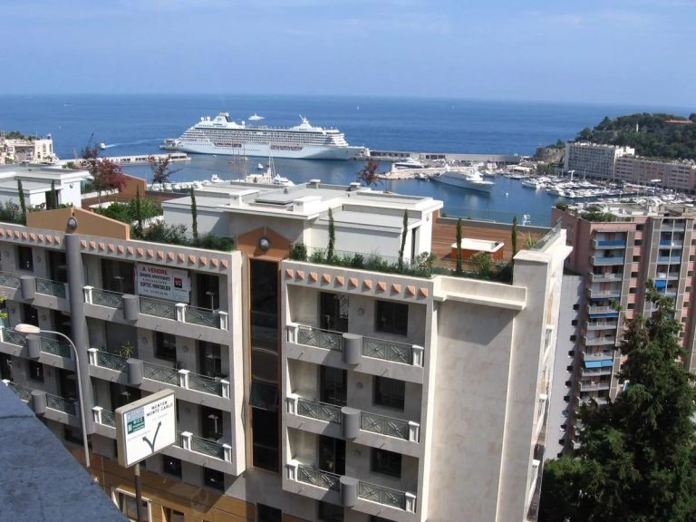 FOR SALE – ELEGANT 3-ROOM APARTMENT WITH TERRACE A..